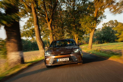 500_2024_new_camry_executive_bronze_dynamic_029