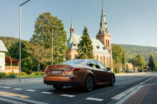 500_2024_new_camry_executive_bronze_dynamic_016