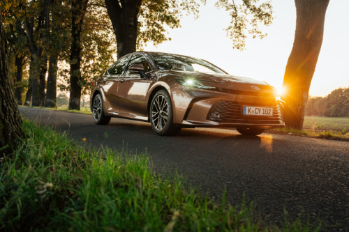 500_2024_new_camry_executive_bronze_dynamic_013