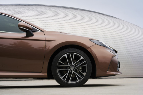 500_2024_newcamry_executive_bronze_exterior_011