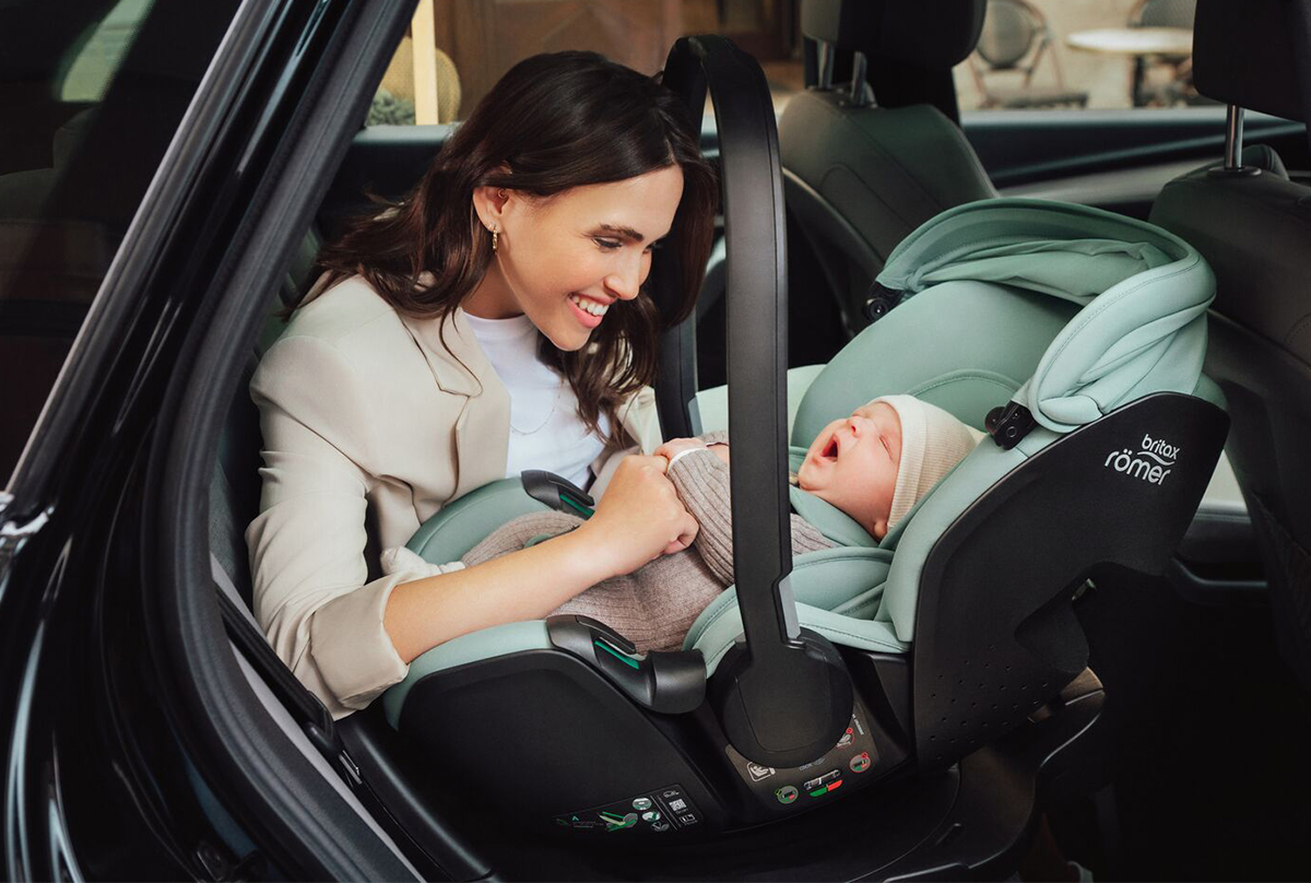 britax_romer_baby_safe_5z_set_z_baza_vario_base_5z